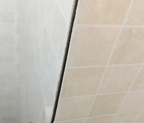肃北瓷砖空鼓维修公司分享阳台瓷砖脱落的修复过程可以分为以下几个步骤